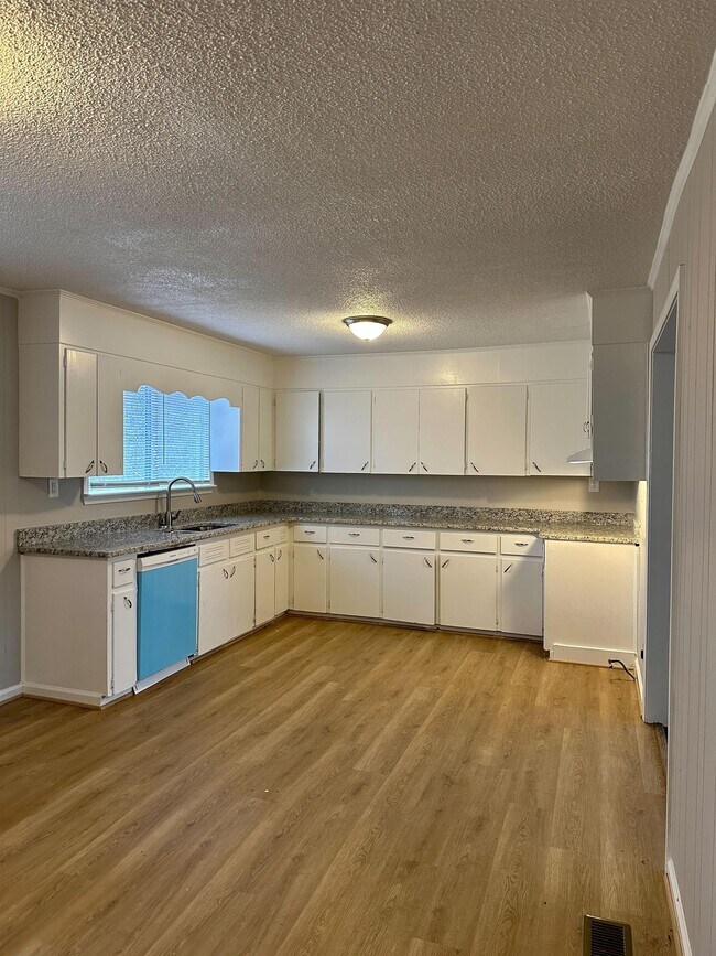 Foto del edificio - 2815 Woodruff Mill Rd
