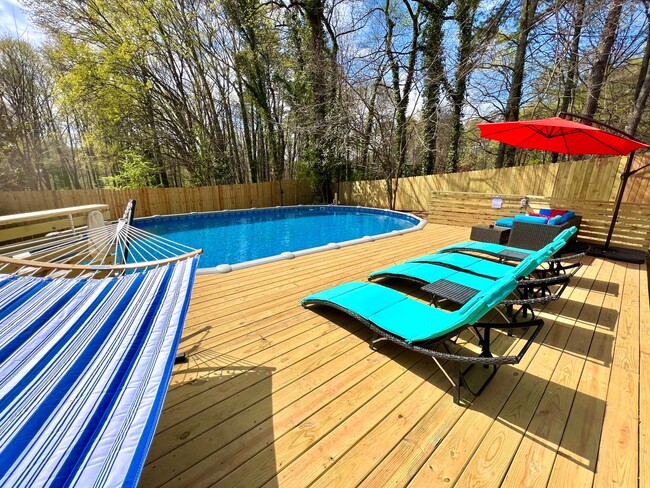 Building Photo - FURNISHED: Spacious newly renovated two-st...