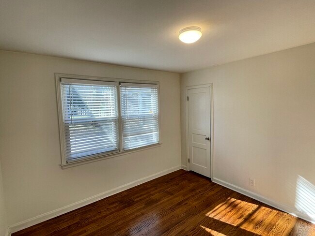 Building Photo - Renovated Inglewood home with large fenced...