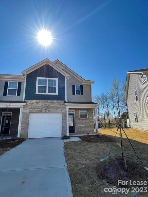 Foto principal - Newer town home available end of December!