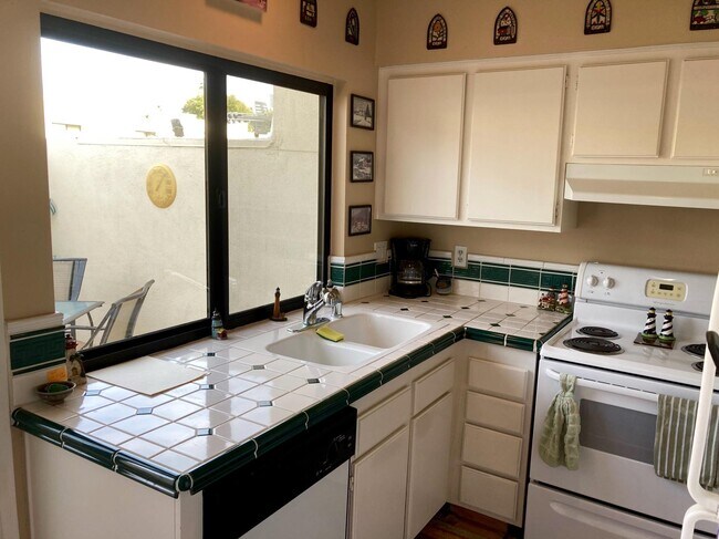 Building Photo - 48958 Desert Flower Dr