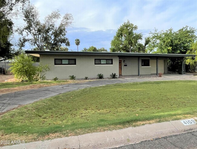 Foto del edificio - 4109 E Lewis Ave