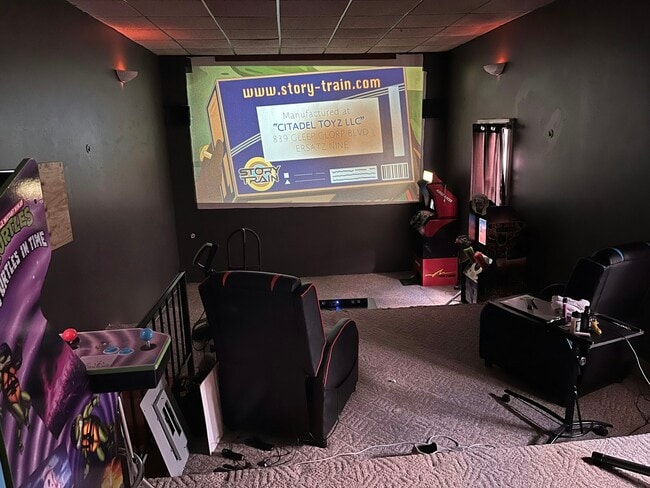 Photo - 220 W 7th Ave House