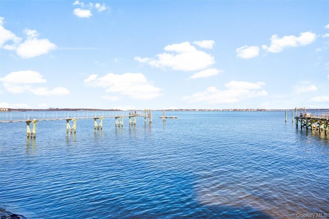 Building Photo - 822 Dean Ave