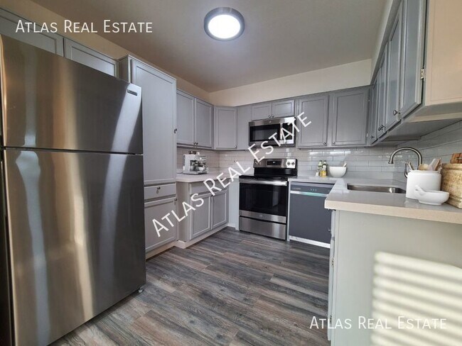 Foto del edificio - COMING SOON!!  Newly Renovated 2 bedroom