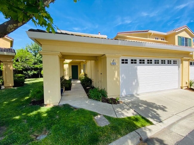 Foto del edificio - Elegant and Move-In Ready 4BD/3BA, Two-Sto...