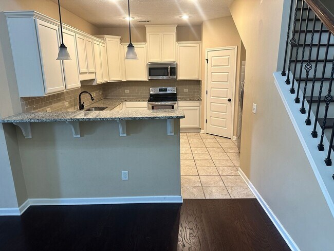 Foto del edificio - Towne House Living in the Center of the City! Call the office to schedule a tour!