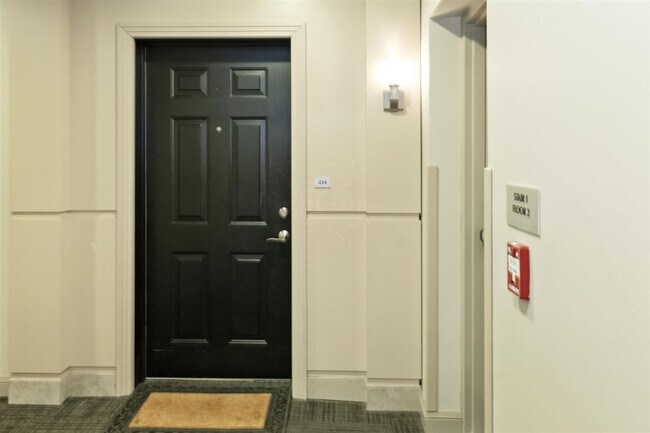 Foto del edificio - 7400 River Rd