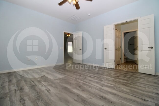 Building Photo - 252 W Calle Media Luz