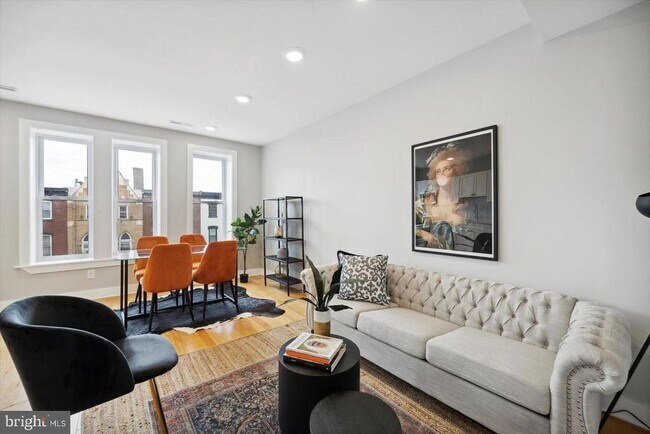 Foto del edificio - 2827 W Girard Ave