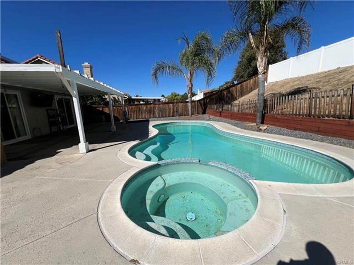 Foto principal - Beautiful Single-Story Pool Home in the He...