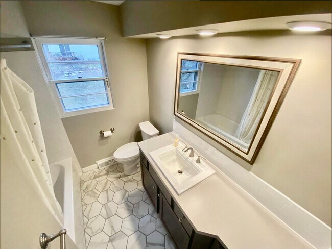 Foto del edificio - 3 bedroom home in Forest Hills Coming Soon!
