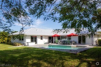 Building Photo - 409 Cypress Way E