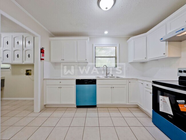 Foto del edificio - Charming 3-Bedroom 2.5 Bath Home For Rent in Bessemer, AL