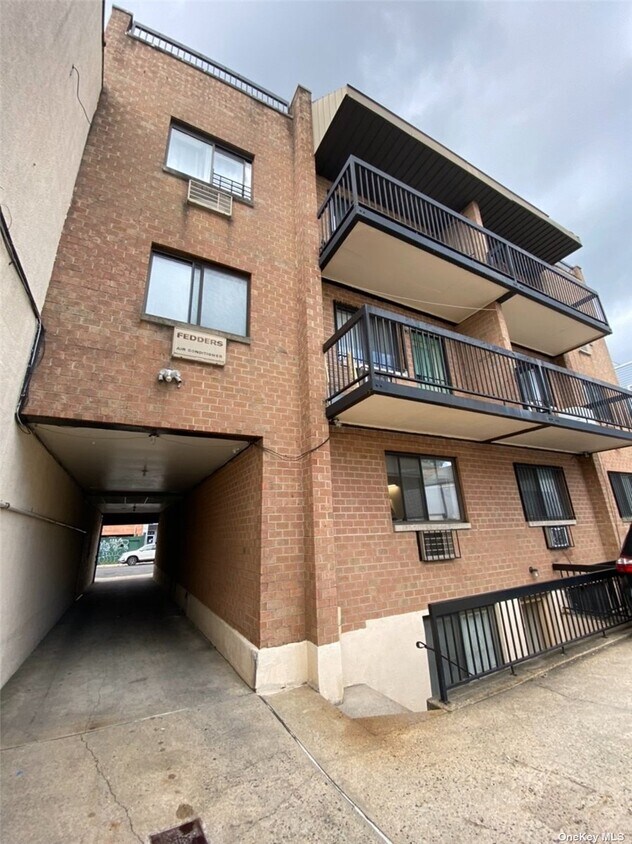 Foto principal - 43-41 162nd St