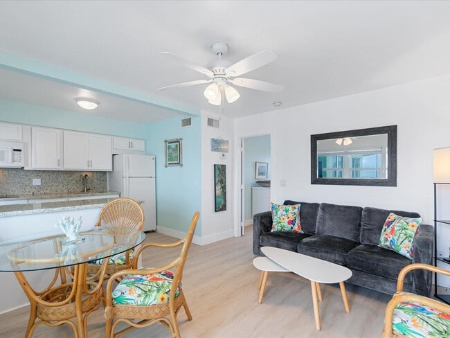 Building Photo - 2600 N Surf Rd