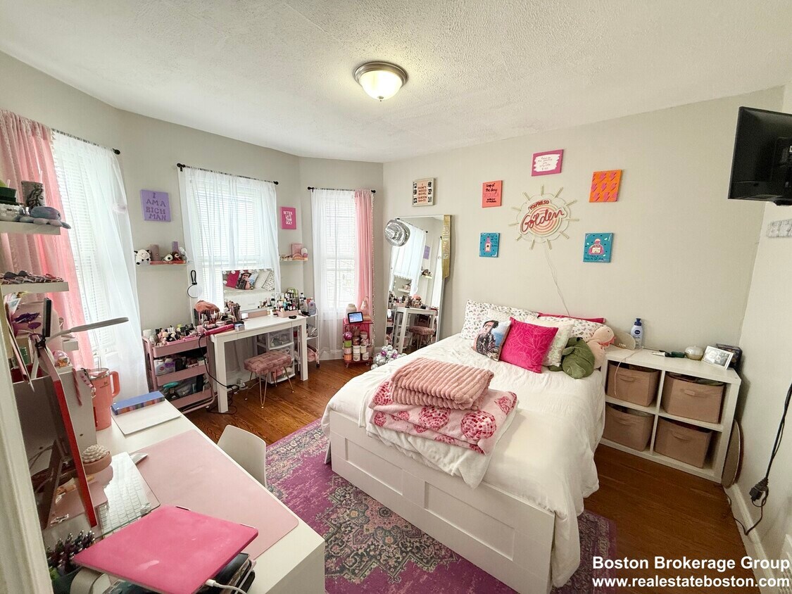 Foto principal - 17 Sachem St