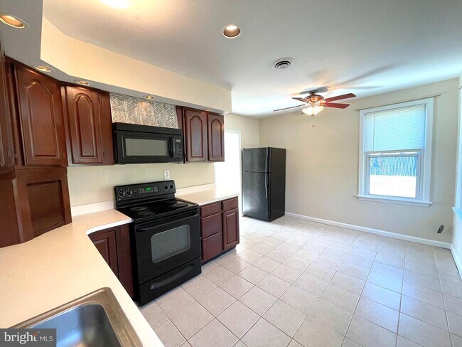 Foto del edificio - 15921 Livingston Rd