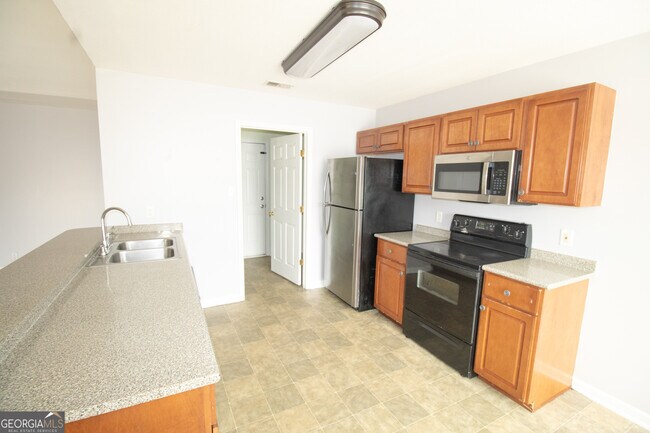 Building Photo - 8002 Ponderosa Pine Ave