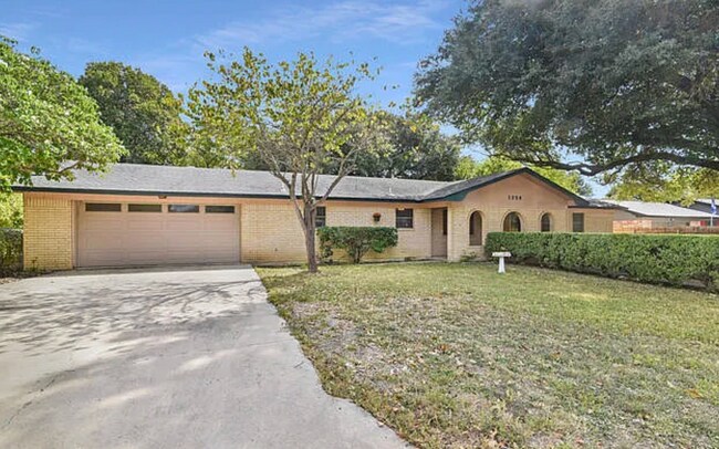 Foto del edificio - 1250 E Common St