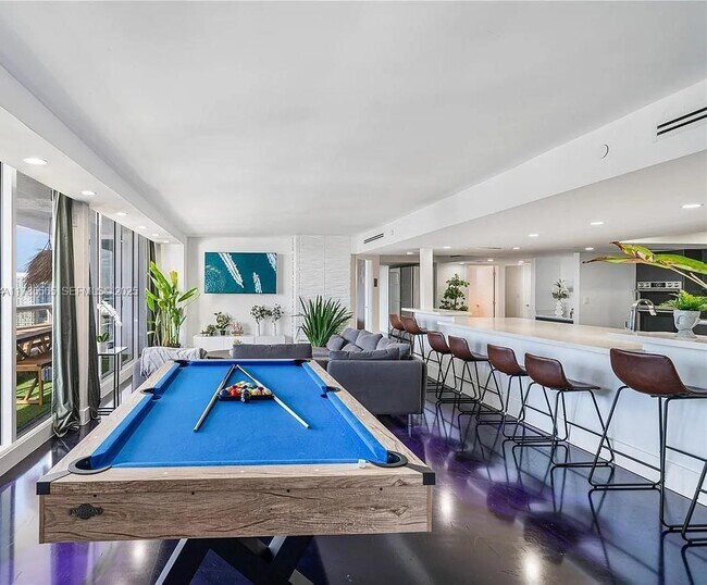 Foto del edificio - 1717 N Bayshore Dr