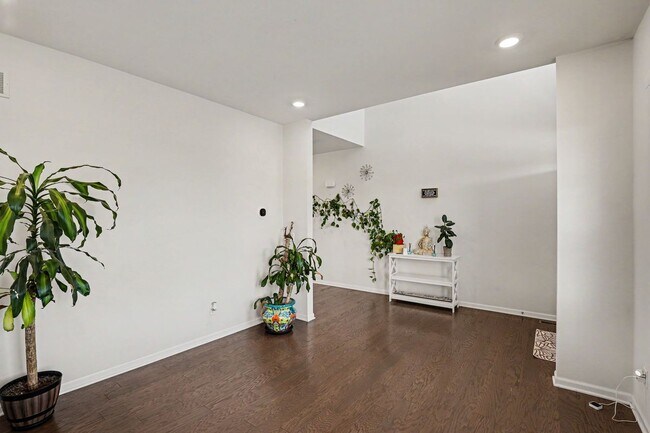 Foto del edificio - 8580 Pioneer St