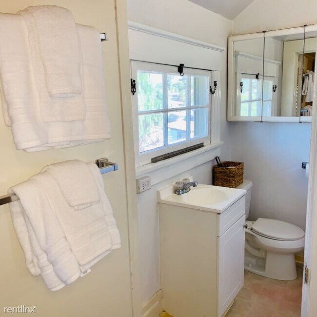 Building Photo - 1 br, 1 bath Apartment - 260 Loreto St