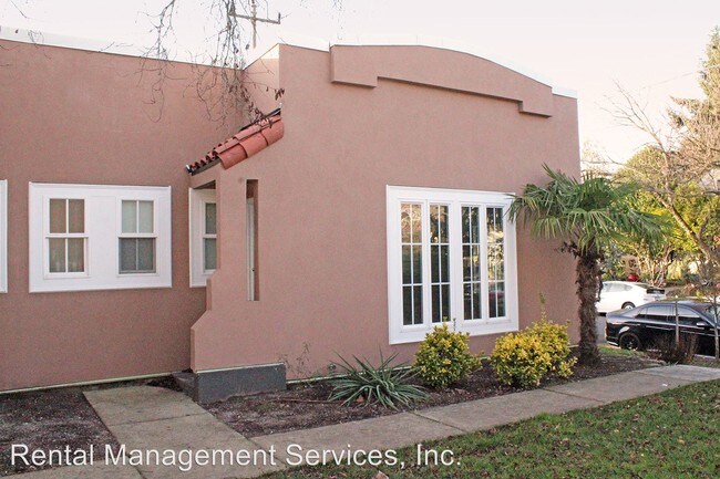 Building Photo - 826 N Humboldt St