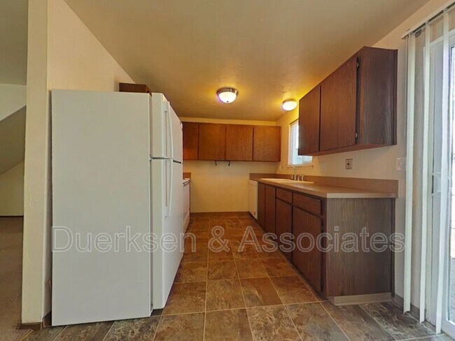 Building Photo - 2533 SW Pickford St