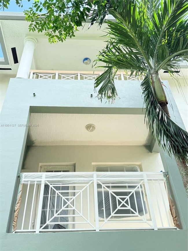 Building Photo - 312 SW 14th Ave