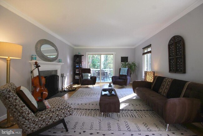 Foto del edificio - 6951 Duncraig Ct
