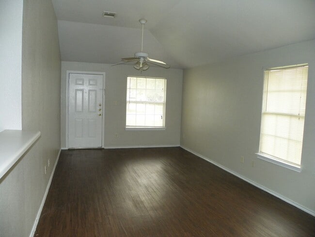Building Photo - 2221 Creekside Ln