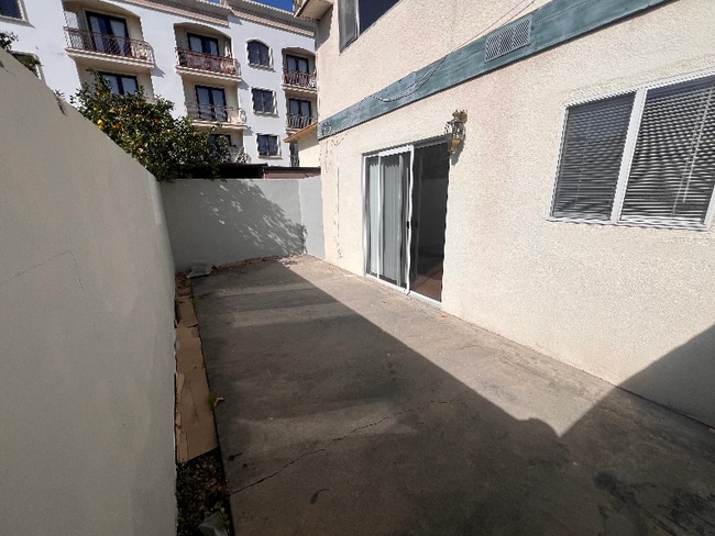 Building Photo - 293 N Hill Ave