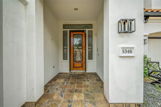 Foto del edificio - 5346 Val Verde St