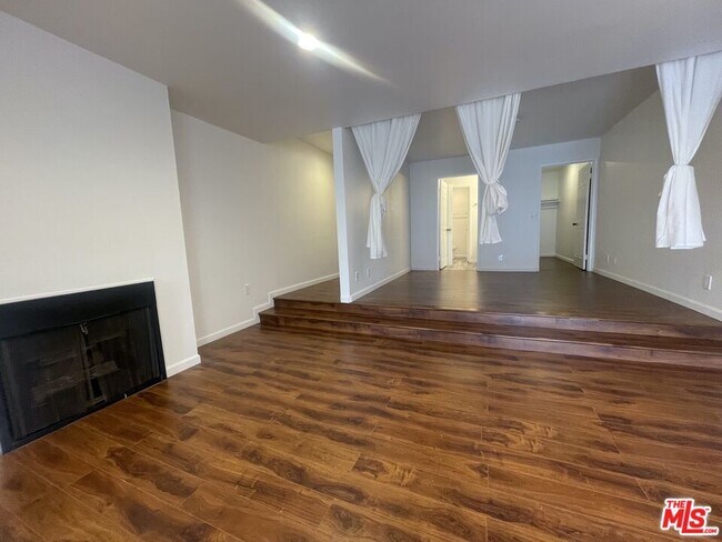 Foto del edificio - 1338 N Sierra Bonita Ave