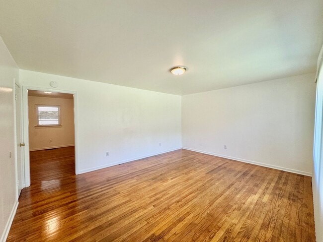 Building Photo - Quiet & Peaceful Rancher For Rent!