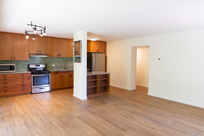 Entry from hall into main living space - 511 1st St N