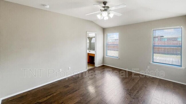 Building Photo - 922 Whitewing Ln