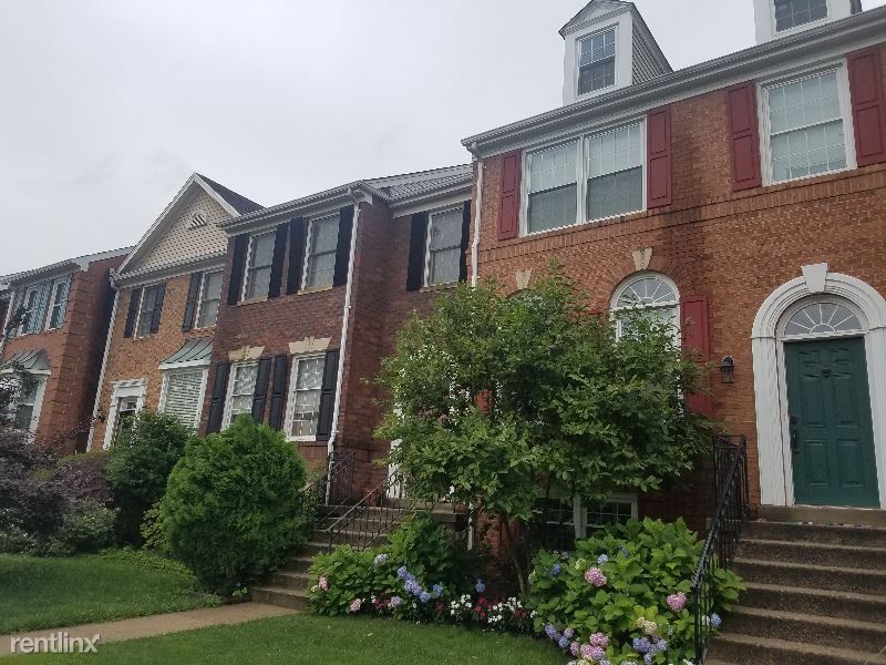 Primary Photo - 4 br, 3.5 bath Townhome - 20945 Sandstone ...