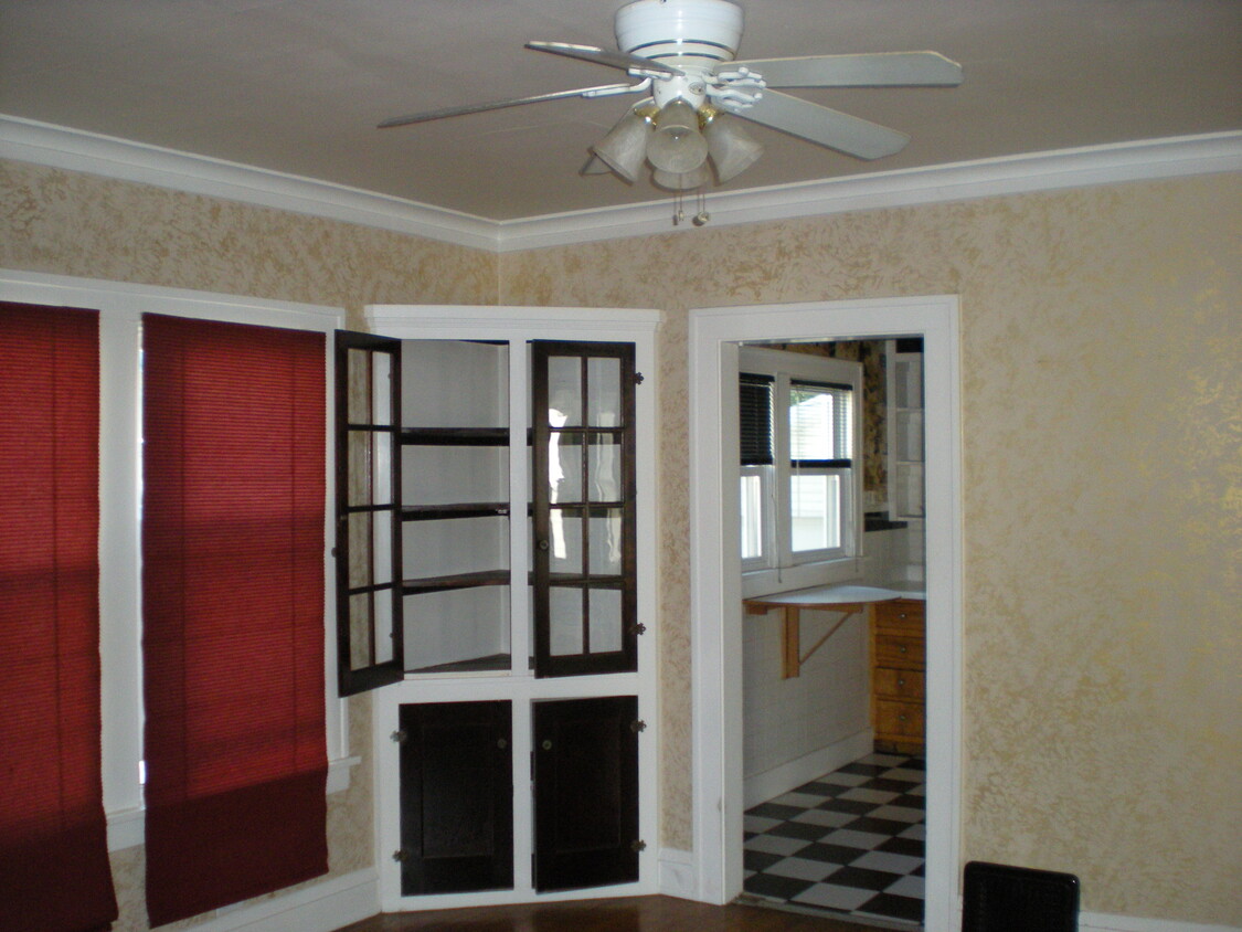 Dining Room - 1651 Victoria Ave