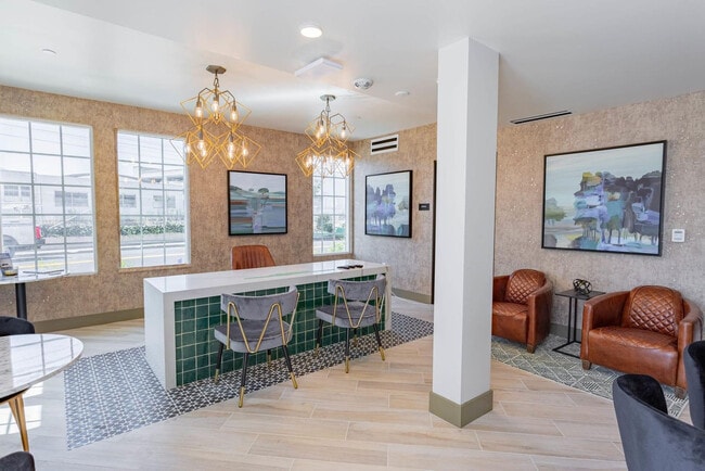 Foto del edificio - 920 Bayswater Ave