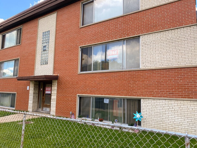 Front - 3852 N Elston Ave