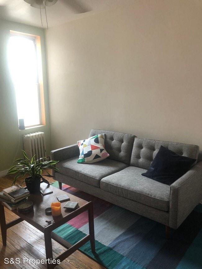Building Photo - 1 br, 1 bath Apartment - 910 S 10th Street