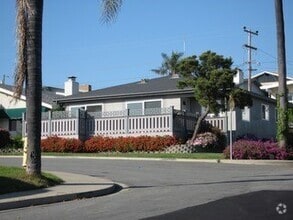 Building Photo - 701 Longview Ave