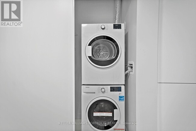 Building Photo - 35 Parliament St