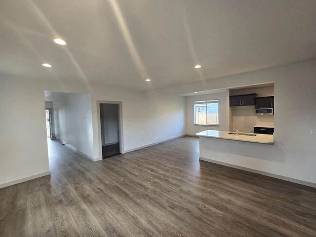 Building Photo - YECK-683