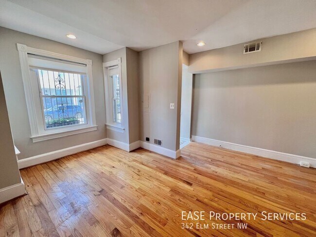Building Photo - 342 Elm St NW