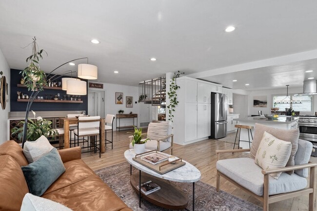 Building Photo - Stunning completely renovated 3+ bedroom h...