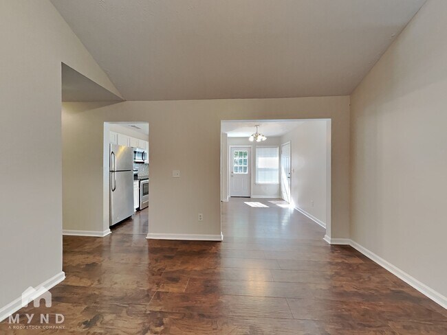 Building Photo - 207 Lake Forest Dr