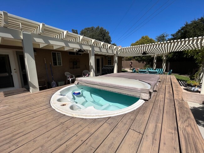 Building Photo - 1503 Las Brisas Dr